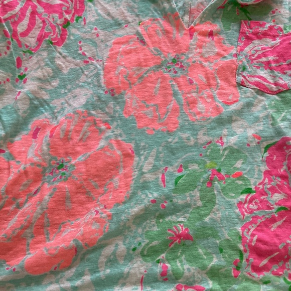 Lilly Pulitzer T-Shirt - Picture 3 of 3